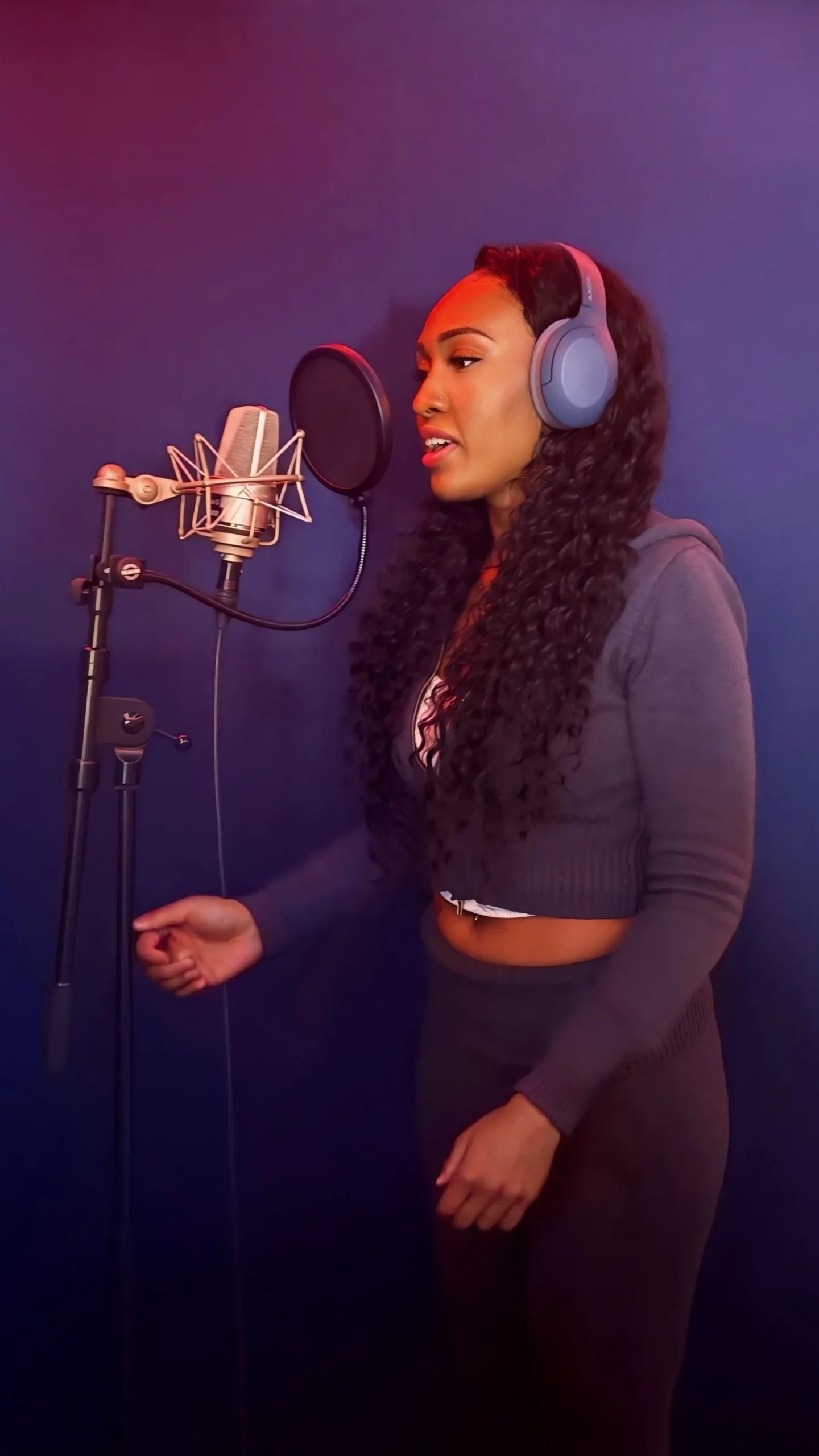 Voiceover artist Elou providing narration and commercial services in studio